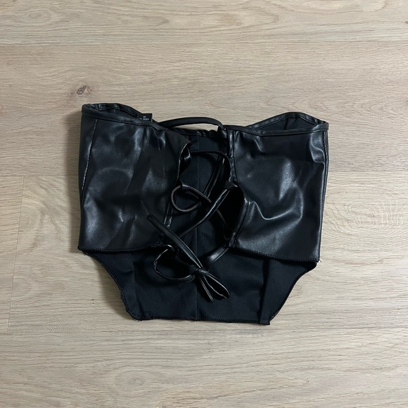 Black top - Picture 3 of 4